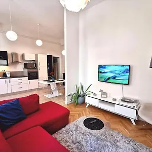 Luxury Near Astoria With Ac Apartamento Budapest